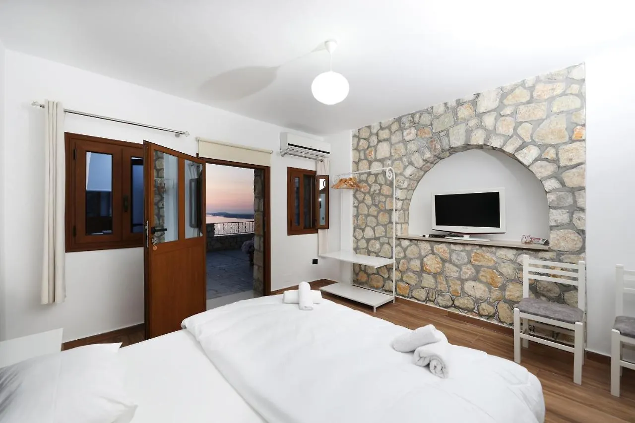 Vila Dena Vlorë 0*,