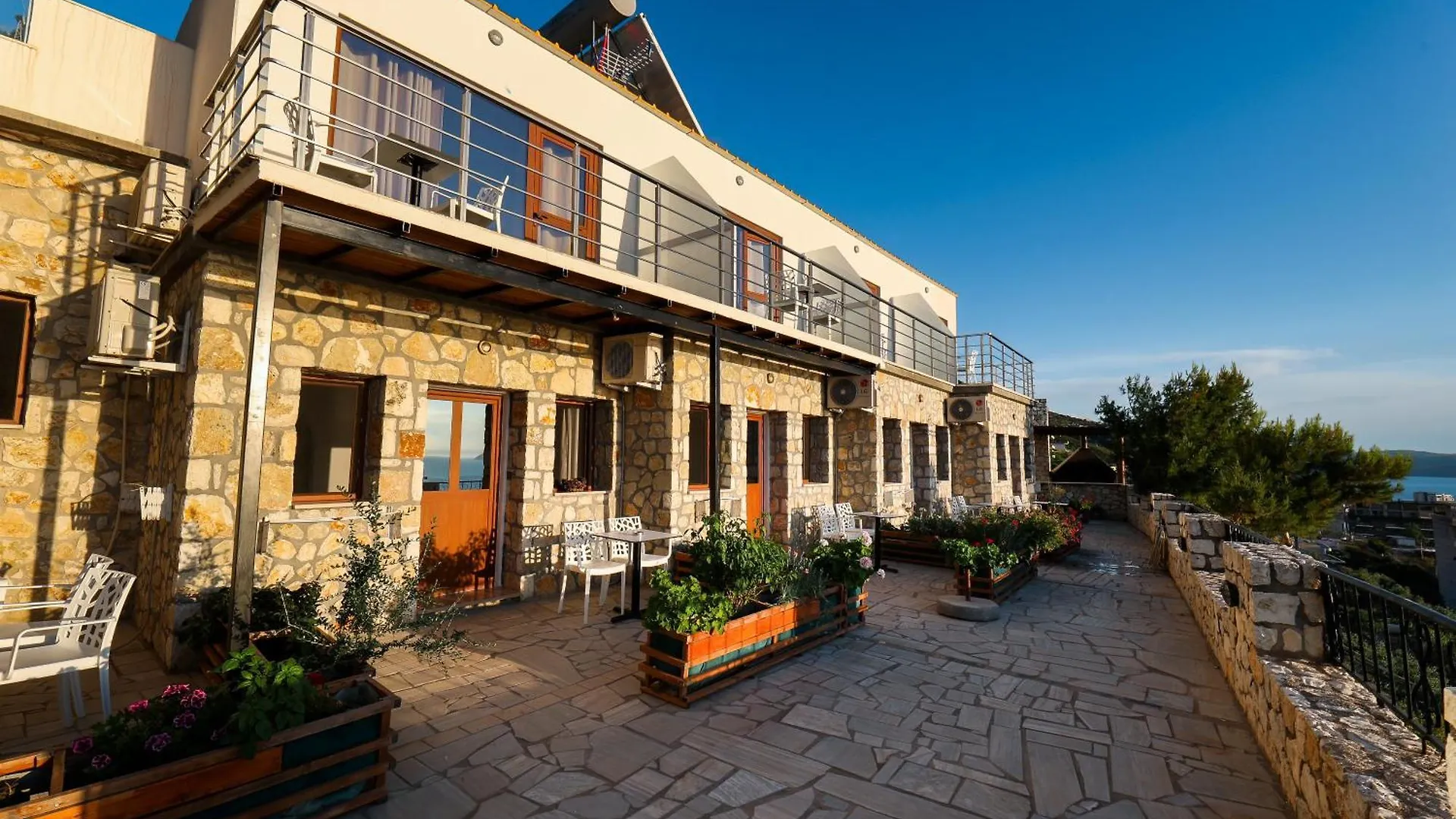 Vila Dena Vlorë