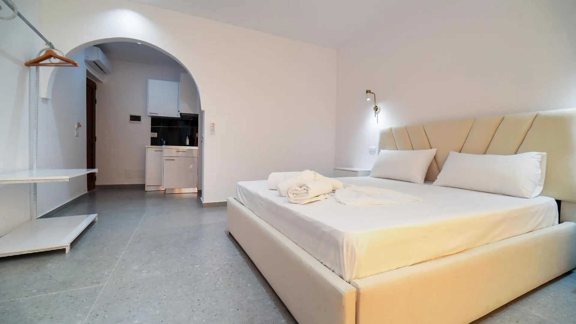 Vila Dena Vlorë