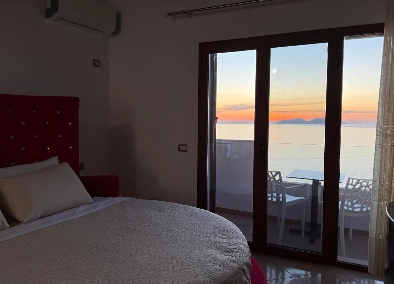 Vila Dena Vlorë 0*,